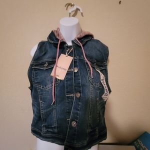 Jean vest with pink hood by Wallflower